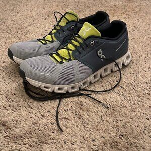 On Running: Cloud 5 Sneakers